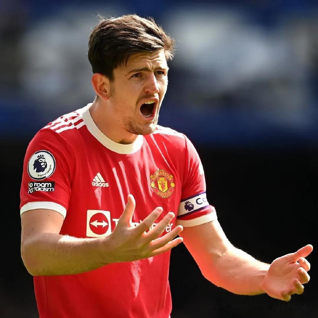 曼联遭遇争议判罚，裁判组回应：执法公正，最新不要个人生活.